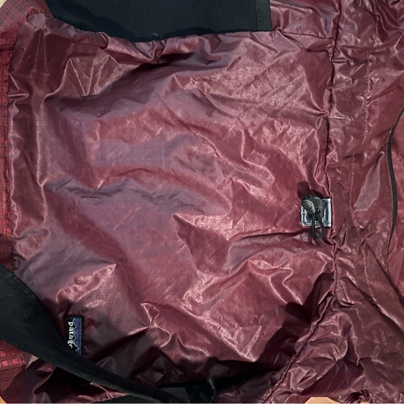 Patagonia Maroon bag ideal for travel 🧳 - Picture 3 of 14